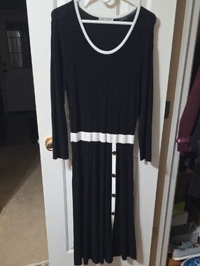 Sandra Darren Black Ribbed Long Sleeve Midi Dress with White Trim